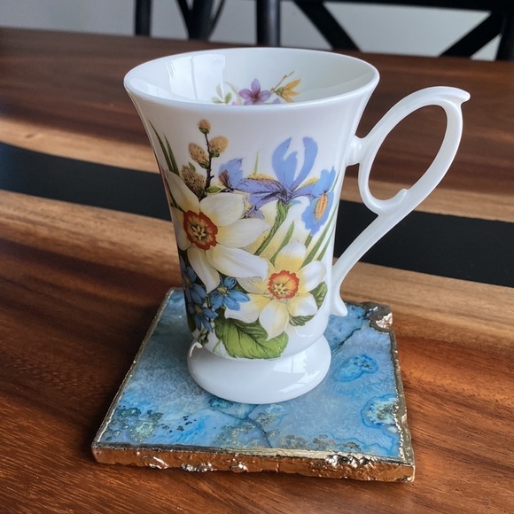 VINTAGE Floral Bone China Mug - Picture 1 of 5